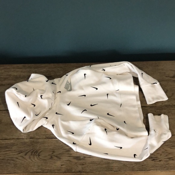 SALE Nike 2 Shirts Bundle (Dry Fit Long Sleeve & White Nike Logo Sweater) - Picture 6 of 9